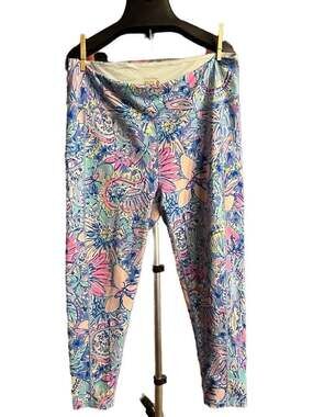 Lilly Pulitzer Luxletic Weekender High Rise Crop Leggings in Got Your Back XXL